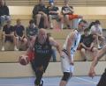 Bild: Tobias Schwarzmeier
Ausgespielt: Da kann der Gegenspieler nur hinterherschauen. In seinem Abschiedsspiel zeigt Ondřej Štych (am Ball) noch einmal seine Zweikampfstärke.