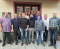 Bild: Stadtkapelle Windischeschenbach/exb
Die neue Vorstandschaft um Vorsitzenden Martin Konz (vorne, 3. von links). Dirigent Nobert Zimmermann (rechts) darf sich über die Ehrennadel in Gold freuen.
