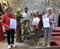Bild: gut
Bei der Ehrung (von links): Edeltraud Pirner (Sopran) singt 50 Jahre im Kirchenchor, Pfarrer Hans Zeltsperger, Monika Pesold (Sopran, 50 Jahre Sängerin), Richard Pesold (40 Jahre Organist), Monika Müller (Altstimme, 60 Jahre im Chor) und Roswitha Weidenlener (Sopran, ebenfalls 50 Jahre, nicht im Bild).