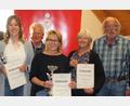 Bild: kro
Die Ehrung für die fleißigsten Vereine beim Sportabzeichen nahmen (von links) Miriam Becker (ATS Mitterteich), Rudolf Hartwich (TuS Mitterteich), Margit Friedl (TG Tirschenreuth), Elisabeth Didjurgis (VSV Kemnath) und Gerhard Priemer (TB Jahn Wiesau) entgegen.