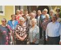 Bild: Angelika Vogl/exb
Vorsitzende Angelika Vogl (von links) und Bezirksleiterin Margit Konze ehrten Rosina Bauer für 50 Jahre und Emma Schießl für 60 Jahre Mitgliedschaft. Im Bild die anwesenden geehrten Jubilarinnen und Geistlicher Beirat Alfons Kaufmann.