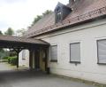 Bild: Gabi Schönberger
Die Rollläden sind heruntergelassen, der Betrieb in der Freizeitanlage Neustadt ruht, auch wegen eines Streits zwischen Wirt und Stadt.