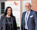 Bild: M. Ehras/exb
Stellvertretender Vorstand Thomas Baldauf (rechts) begrüßte Carina Ellerhoff an ihrem ersten Arbeitstag im Kommunalunternehmen am St.-Anna-Krankenhaus.