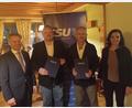 Bild: fpoz
Urkunden und Buchgeschenke gab es für die Treue zur CSU. Im Bild (von links) Tobias Reiß, Mario Rabenbauer, Hubert Kellner und Bürgermeisterin Margit Bayer.