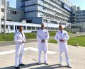 Bild: Klinikum Fichtelgebirge/exb
Die Sportklinik Marktredwitz entwickelt sich prächtig: Im Bild von links Dr. Markus-Johannes Rueth, Leitender Arzt der Sportklinik, Patrick Fehrenbach, Oberarzt der Sportklink, und Dr. Philipp Koehl, Ärztlicher Direktor und Chefarzt der Klinik für Orthopädie und Unfallchirurgie in Marktredwitz.