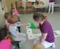 Bild: Kinderhaus &quot;Die kleinen Hankerler&quot;/exb
Gemeinsam mit dem Krokodil „Schnappi“ übten die Kinder das richtige Zähneputzen. Eine neue Zahnbürste gab es gleich dazu.