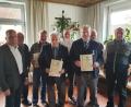 Bild: Breitschafter/exb
Für langjährige Treue gab es Auszeichnungen. Unser Bild zeigt (von links) Bürgermeister Norbert Eckl, stellvertretenden Kreisvorsitzenden Erwin Biersl, Bernhard Schießl, Werner Pflug, Reinhold Prey Johann Neuber, Norbert Baier und Vorsitzenden Peter Breitschafter.