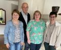 Bild: Ziegler/exb
Heidi Schwendner, Jutta Schönberger und Ruth Höpfl übergaben die Spende an Josef Ziegler von der "Aktion Tschernobyl"