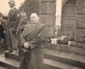Bild: Archiv Werner Robl
Bürgermeister Albert Käs (SPD) bei einer Ansprache anlässlich eines Volkstrauertages am Kriegerdenkmal. Das Foto entstand vermutlich Ende der 1950er oder Anfang der 1960er Jahre.
