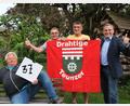 Bild: frd
Bei der Vereinsgründung vor 37 Jahren waren (von links) Vorsitzender Helmut Tröger, Reinhard Elsner, Josef Zinnbauer und der jetzige Teunzer Bürgermeister Norbert Eckl zusammen noch 89 Jahre jung. Doch auch mit nun - zusammen - 237 Jahren sind sie noch gut drauf und nutzen ihre "guten Drähte" zum Wohle ihrer Gemeinde.