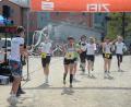Bild: Andreas Brueckmann
Gratulation an die Damen des Club Intersport (CIS) Amberg. Sie sichern sich beim Landkreislauf 2022 den Sieg. Im Ziel gibt es die standesgemäße Sektdusche.