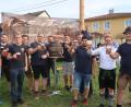 Bild: Kunz
Das Bier ist süffig und schmeckt: Das Festkomitee des Burschenvereins Rothenstadt stößt mit Braumeister Steffen Hartmann (Zweiter von rechts) auf das Gelingen der Jubiläumsfeierlichkeiten an.