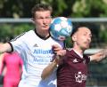 Archivbild: G. Büttner
Die SpVgg Schirmitz hat sich längst noch nicht aufgegeben. Zum Endspiel um den direkten Klassenerhalt reist sogar Angreifer Philipp Horn (rechts) an, um den erforderlichen Sieg in Vohenstrauß zu landen.