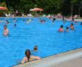 Bild: jr
Das Freibad in Mitterteich hat seit Montag geöffnet. Schon viele Gäste haben das gute Wetter genutzt, um sich in den Becken abzukühlen.