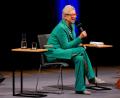 Bild: Rolf Vennenbernd/dpa
Doris Dörrie, Filmregisseurin, Drehbuchautorin und Schriftstellerin beim Literaturfestivals Lit.Cologne auf der Bühne.