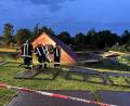 Bild: Haubner/dpa
Beim Einsturz einer Holzhütte bei einem Unwetter in Mittelfranken sind 14 Menschen verletzt worden, darunter mehrere Kinder.