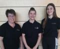 Bild: Peter Schiml/exb
Samiah Fortelny und Sophie Schoefl (von links) sind zwei der drei neuen Trainingsassistentinnen beim Turnverein Waldsassen.