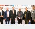 Bild: jzk
Dieter Niewolik (Vierter von links) nahm von BLSV-Präsident Jörg Ammon, Albert Nickl (Stellvertretender Landrat Landkreis Neustadt/Waldnaab), BLSV-Kreisvorsitzendem Andreas Malzer, BLSV-Bezirksvorsitzendem Helmut Müller und Bezirksrat Richard Gaßner (von links) die Auszeichnung entgegen.