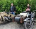 Bild: ige
Werner Maiß (links) und Markus Fischer kamen mit ihren über 80 Jahre alten Zündapp-Wehrmachtsgespannen zum Frühjahrstreffen.