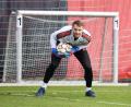 Bild: Tobias Hase/dpa
Wie der Rekordmeister am Montag mitteilte, wird der Kapitän des Clubs und der deutschen Nationalmannschaft bis ins Jahr 2024 im Tor stehen.