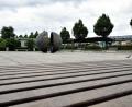 Bild: Stephan Huber
Der Multifunktionsplatz in Amberg. Er ist eine Ödnis in Beton mit einem wunderschönen Kunstwerk als Blickfang. SPD-Stadtrat Florian Fuchs hätte ihm wenigstens gerne einen königlichen Namen verliehen.