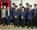 Bild: R. Kreuzer
Das Ehrenkreuz in Silber geht an Günter Froeling (Vierter von links) für 25 Jahre aktiven Dienst bei der Feuerwehr Mallersricht, rechts ist deren Vorsitzender Martin Beutner.