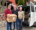 Bild: Wild/exb
Vorsitzender Anton Wild, Walodya Petriv und dessen Bekannter machten einen Sprinter mit Hilfsgütern für die Ukraine voll.