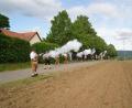 Bild: Sebastian Bötzl/exb
Die Böllerschützen eröffneten das zweitägige Gartenfest des Schützenvereins Ringelstein Ottengrün.