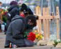 Bild: David Zalubowski/AP/dpa
Eine Trauernde nach einem Amoklauf in einem Supermarkt im US-Bundesstaat Colorado Anfang 2021.