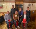 Bild: Ulrike Koller/exb
Alexander Gröbner (vorne, rechts) ist seit 25 Jahren Mitglied in der SPD, Dr. Thomas Ruland (vorne, links) stieß neu zum Ortsverein. Vorsitzende Nicole Bäumler (hinten, Mitte) gratuliert.