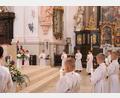Bild: Adriana Pasula/exb
Die Erstkommunionkinder in der Basilika beim gemeinsamen Vaterunser.