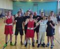 Bild: mzi
Die erfolgreichen Boxer des BC Amberg (von links): Simon Khotenok, Artur Burbach (Trainer), Eric Propp, Peter Sidorenko, Ruslan Schönfeld (Trainer), Michael Metzler, Dima Kurjanowitsch, Valentin Wassiljew, Kirill Burbach.