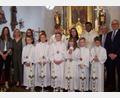 Bild: Reinhard Haise/exb
Im Bild (hinten, von inks) die Ministranten Lilian Förster, Sophia Förster, Lukas Kink und Leonie Wittmann, sowie Pater Antony D`Cruz, Mesner Josef Albrecht und Pfarrgemeinderatssprecher Wolfgang Dobler. (vorne, von links) Stephanie Förster, Angelika Luber, Kommunionkinder: Marlon Walter, Toni Trautner, Anna Janker, Sarah Kink, Luca Mois und Paul Häupl.