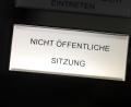 Symbolbild: Bernd Wüstneck/dpa
Wird ein Punkt öffentlich oder nicht öffentlich beraten? Darüber gibt es in vielen Gemeinderäten wie auch in Konnersreuth unterschiedliche Ansichten.