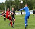 Bild: heh
Die Kondrauer Marco Klünter (Mitte) und Keeper Daniel Gold (rechts) treffen in der Relegation zur Kreisliga auf die SG Griesbach/Großkonreuth. .