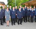 Bild: fjo
Die Kommandanten und Vorsitzenden der Ortswehren begleiten ihre langjährigen Mitglieder Theo Werner und Tobias Bauriedl (Vierter und Fünfter von rechts), Johann Kick (Mitte) sowie Josef Zintl (Siebter von links) und Kurt Immer (Fünfter von links).