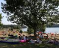 Archivbild: Gerhard Götz
Die Liegeweisen - wie hier am Steinberger See - sind an heißen Tagen dicht belegt. Künftig können Erholungssuchende mit dem Bus ins Seenland fahren.