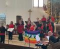 Bild: kia
Beim „Singen für den Frieden“ trat der Chor „Just for Joy“ in der evangelischen Kirche in Wirbenz auf.