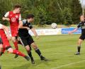 Bild: hho
Mit dem 6:1-Sieg gegen die Sportfreunde Kondrau hat sich der TSV Konnersreuth (rote Trikots) für die Relegation zur Bezirksliga warmgeschossen. Am Freitag um 18 Uhr trifft der TSV auf dem Gelände des SV Mitterteich auf den Bezirksliga-13. SV Poppenreuth.
