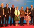 Bild: dl
OSB-Präsident Franz Brunner, die Geehrten Christoph Kuchenreuter, Ralf Hergeth, Sieglinde Dirscherl und Peter Lugbauer, sowie die Ehrenamtsbeauftragte Bayerns, Eva Gottstein, und Innenminister Joachim Herrmann (von links).