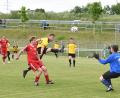 Bild: Gebert
Das erste Relegationsspiel zur Kreisklasse verlor der VfB Thanhausen (Szene vor dem Kasten von VfB-Torhüter Oliver Hubmannn) am Donnerstag gegen den SV Etzelwang mit 1:6. Am Sonntag trifft Thanhausen in Reuth auf den SV Altenstadt/WN.