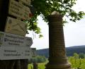 Bild: Jennifer Bergmann
Eines von 250 neu angebrachten Schildern für den Böttgerwanderweg nahe der Böttgersäule, kurz hinter der tschechischen Grenze.