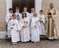 Bild: do
Die Speinsharter Erstkommunionkinder 2022 mit Prior Pater Adrian Kugler