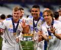 Bild: Adam Davy/dpa
Toni Kroos (links) hat jetzt wie Carlos Casemiro (Mitte) und Luka Modric fünf Mal die Champions-league gewonnen.
