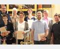 Bild: Gerhard Graf/exb
Den Pfarrgemeinderat Edelsfeld verlassen (von links) Hermann Paulus nach 4 Jahren, Irmgard Rubenbauer nach 16 Jahren, Marga Schuster nach 20 Jahren, Elfriede Winter nach 28 Jahren, Anja Andraschko nach 8 Jahren, Sebastian Ertl nach 8 Jahren, Gerhard Graf nach 12 Jahren und (nicht im Bild) Lisa Schmid nach 20 Jahren. Pfarrer Johann Zeltsperger (rechts) sagt Vergelt's Gott.