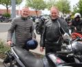 Bild: kro
Auf der Moto Guzzi von MC-Vorsitzednen Franz Härtl (rechts) fuhr Stadtpfarrer Thomas Vogl als Beifahrer mit.
