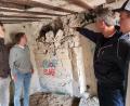Archivbild: Judith Lehner
2019, in Frankreich, wagten sich In Courseulles-sur-Mer trauen einige Teilnehmer des Europäischen Jugendprojekts in einen abgesackten Bunker hinein.