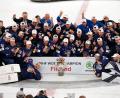 Bild: Martin Meissner/AP/dpa
Das finnische Team feiert nach dem WM-Sieg.