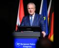 Bild: Bernd von Jutrczenka/dpa
Bayerns Innenminister Joachim Herrmann fordert mehr Geld für den Zivil- und Bevölkerungsschutz.