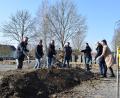 Bild: szl
Spatenstich für den Wohnmobilstellplatz am Fischhofpark in Tirschenreuth: Bürgermeister Franz Stahl, Stadtbaumeister Andreas Ockl, Robert Reith von der Stadtverwaltung, Polier Christian Reger von der Firma Tiefbau Reger in Achslach, Christian Plößl von der Stadtverwaltung, Eva Kastl von der Stadtkämmerei sowie Tourist-Info-Leiterin Stefanie Süß (von links).
